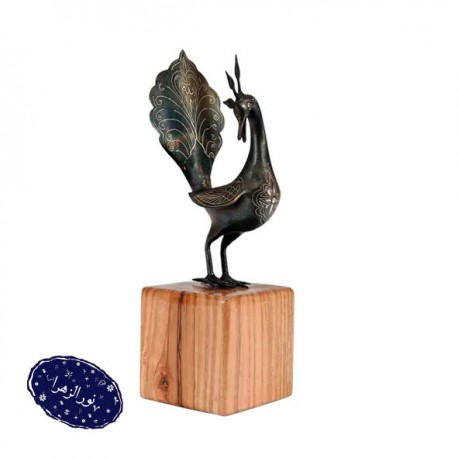 تندیس طاووس نقره کوب با پایه چوبی